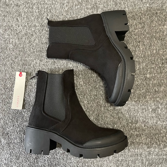 Women Chelsea Boots - Picture 1 of 3